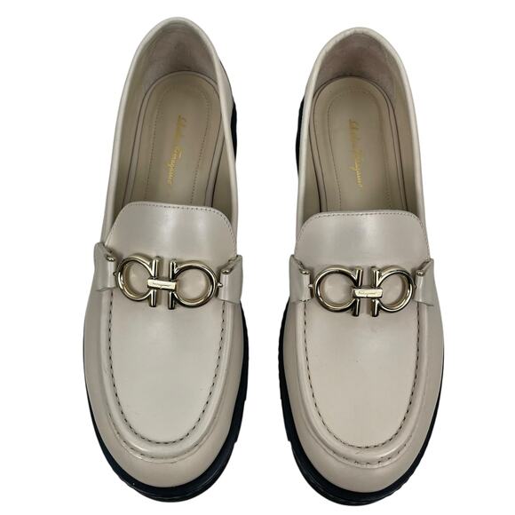 Salvatore Ferragamo Gancini Lug Sole Leather Loafers Beige Size 8.5C - Picture 4 of 16
